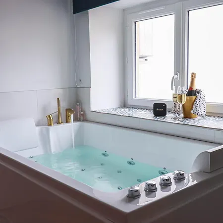 Suite Saphir - Jacuzzi & Sauna Saint-Etienne  Exterior photo