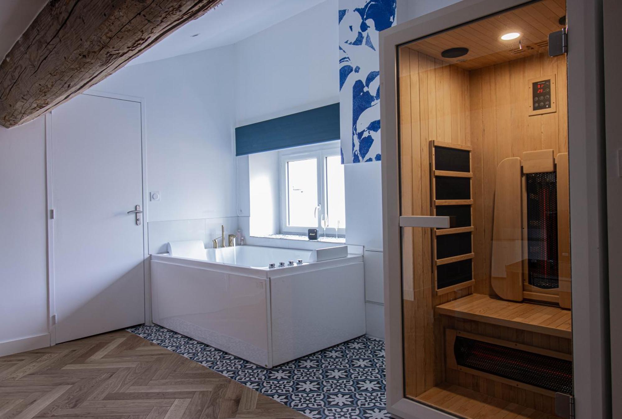 Saphir - Jacuzzi & Sauna * Saint-Etienne (Loire)