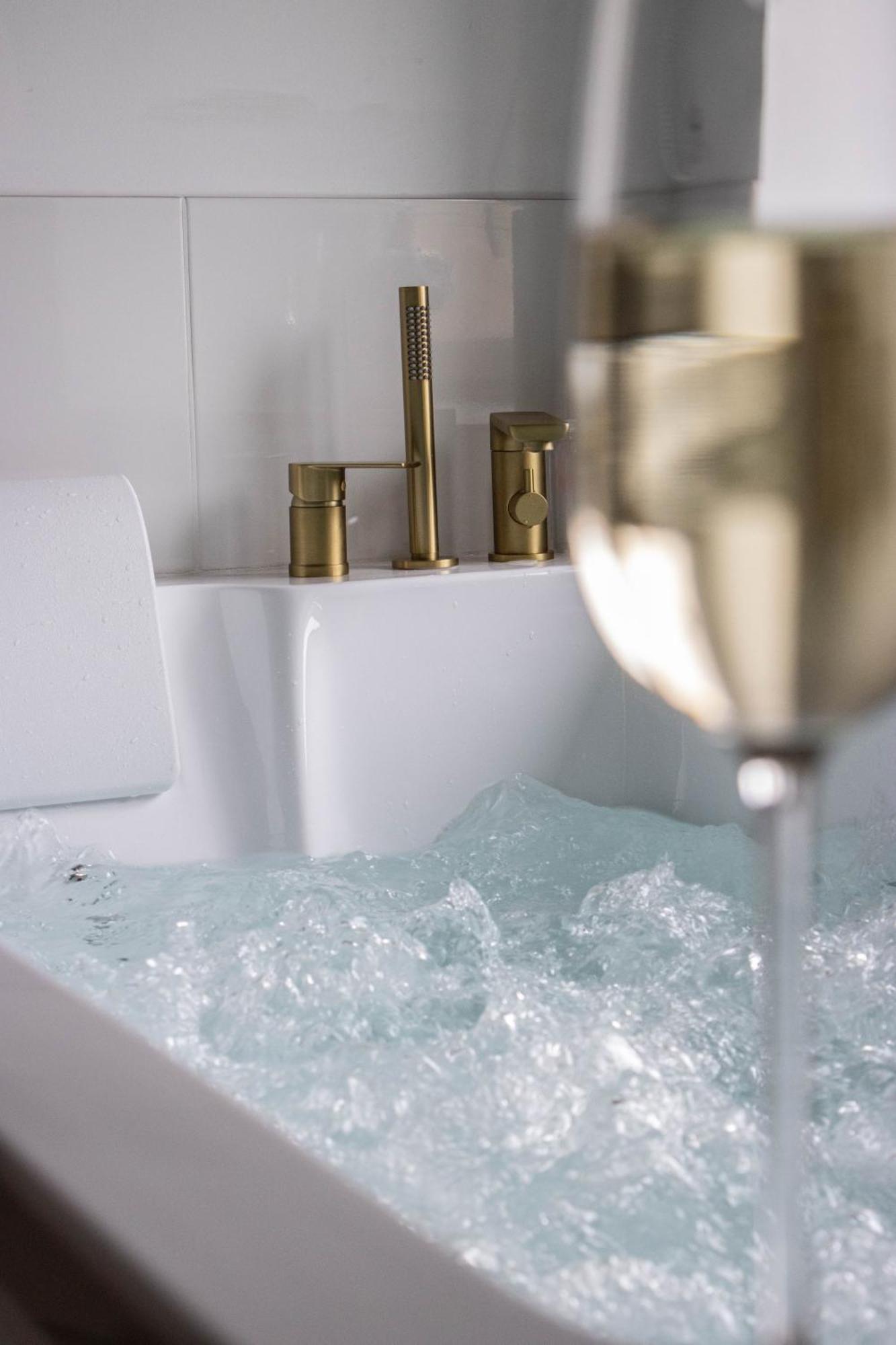 Saphir - Jacuzzi & Sauna * Saint-Etienne (Loire)