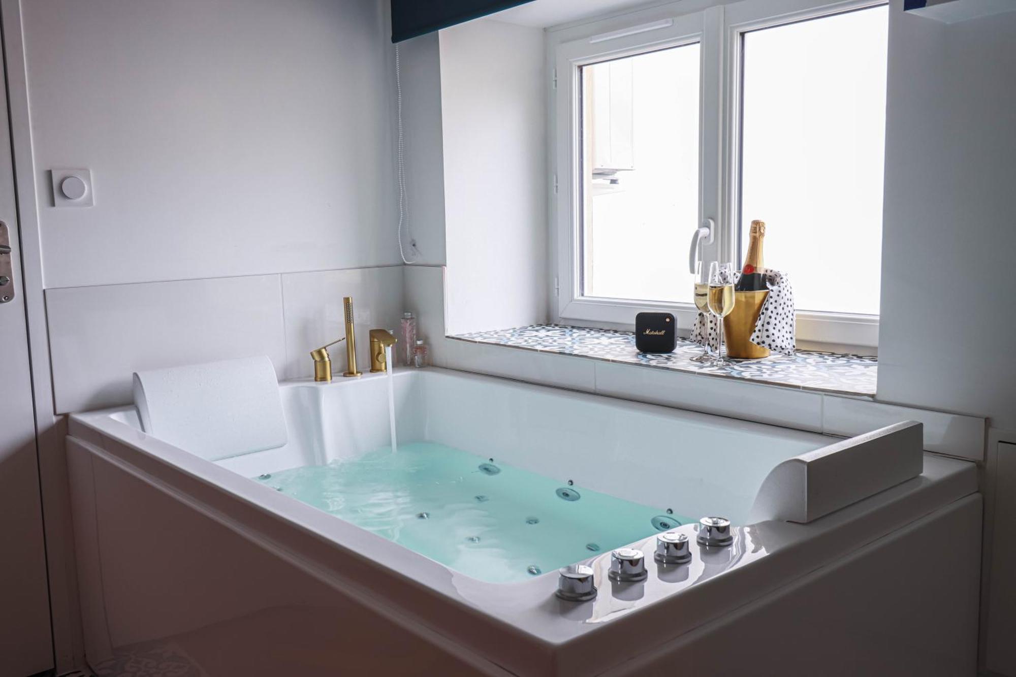 Saphir - Jacuzzi & Sauna Apartment Saint-Etienne (Loire)